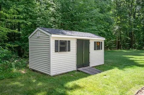 32 Kristin Drive Derry NH 03038