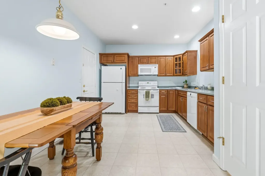 34 Mammoth Road Hooksett NH 03106