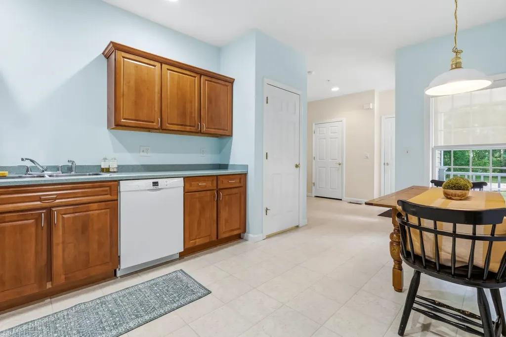 34 Mammoth Road Hooksett NH 03106