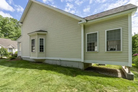 34 Mammoth Road Hooksett NH 03106