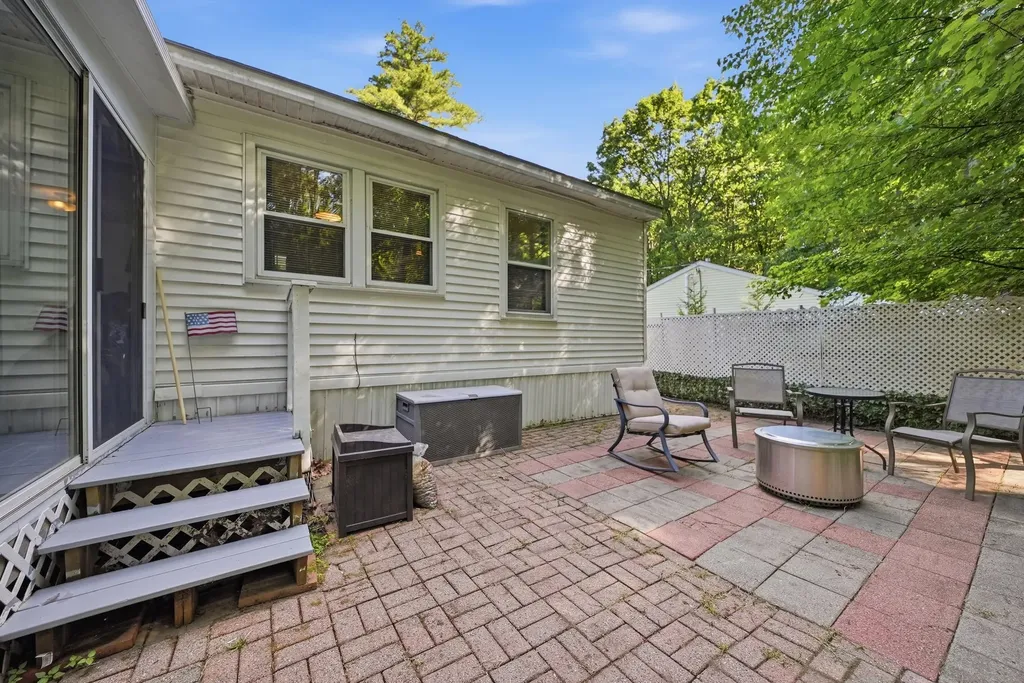 60 Trestle Brook Drive Nashua NH 03062