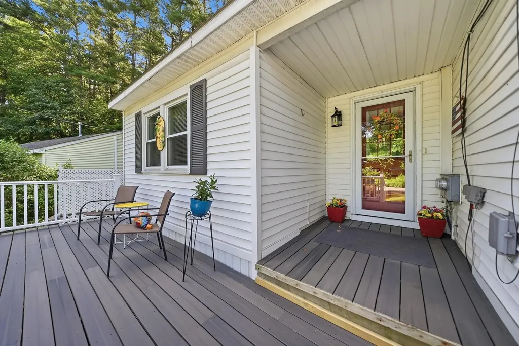 60 Trestle Brook Drive Nashua NH 03062