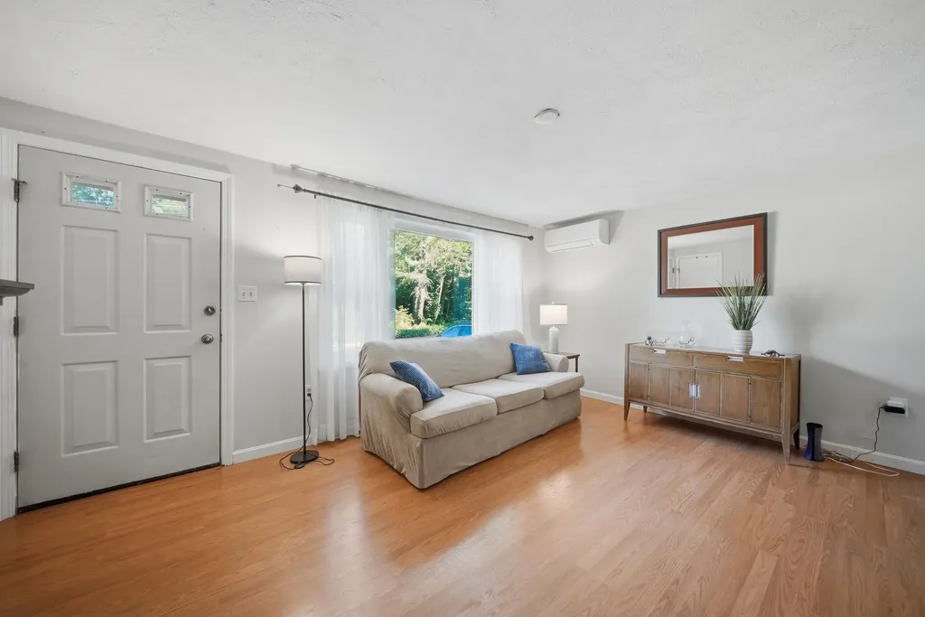 60 Trestle Brook Drive Nashua NH 03062