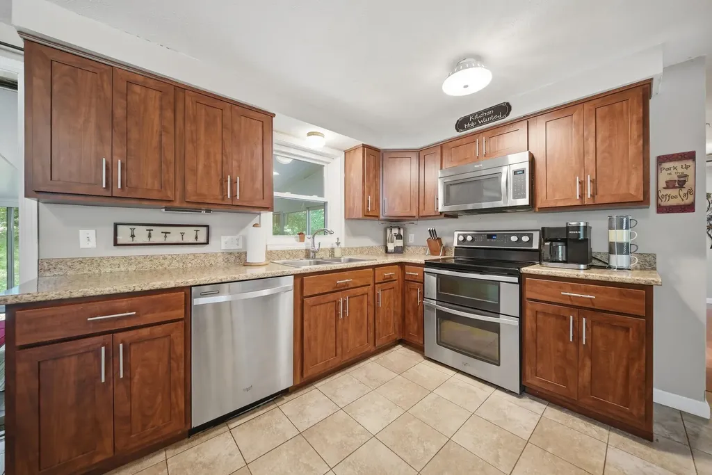 60 Trestle Brook Drive Nashua NH 03062
