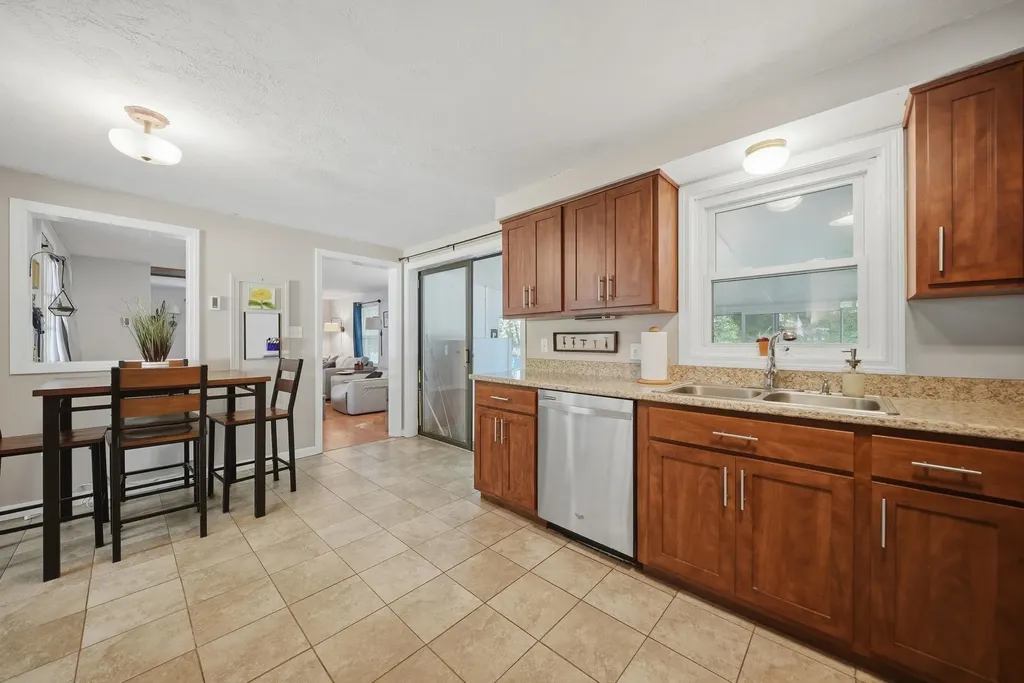 60 Trestle Brook Drive Nashua NH 03062
