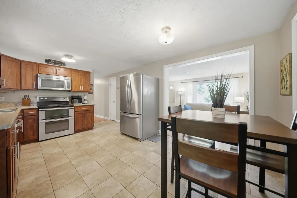 60 Trestle Brook Drive Nashua NH 03062