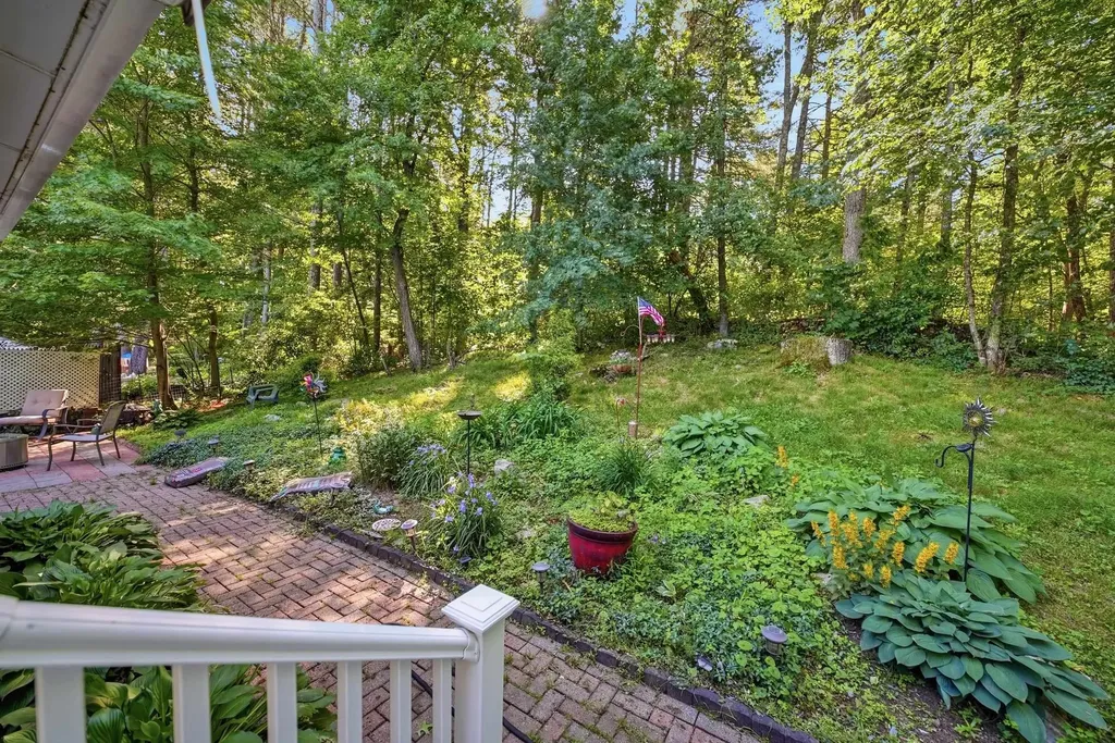 60 Trestle Brook Drive Nashua NH 03062