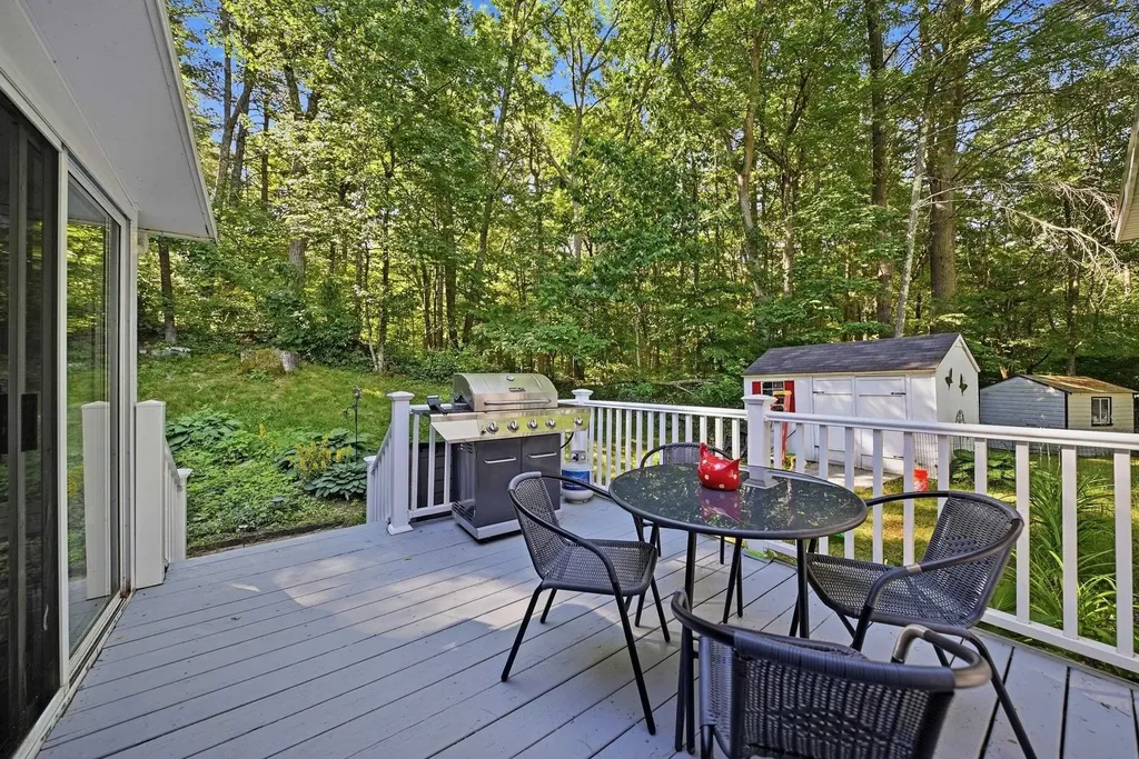 60 Trestle Brook Drive Nashua NH 03062