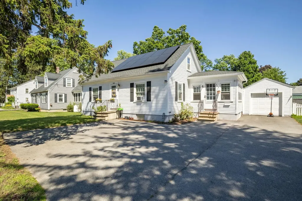 352 High Street Somersworth NH 03878