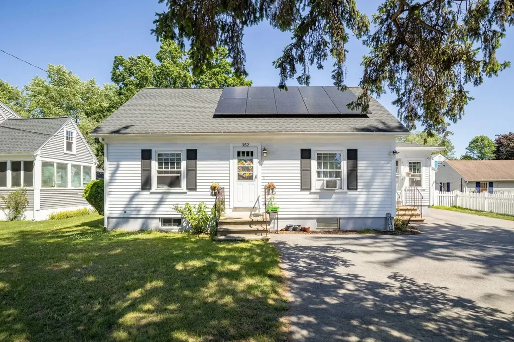 352 High Street Somersworth NH 03878