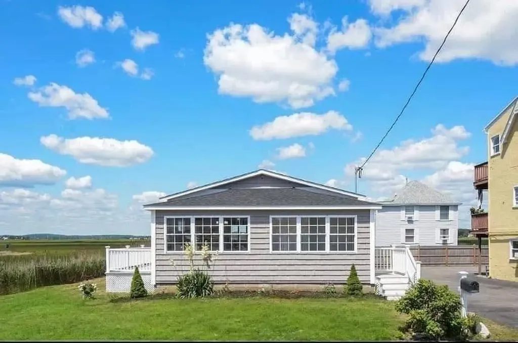 527 Ocean Boulevard Hampton NH 03842-3701