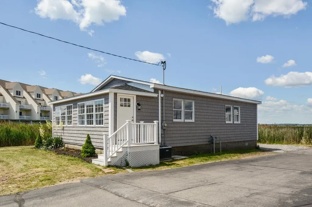 527 Ocean Boulevard Hampton NH 03842-3701