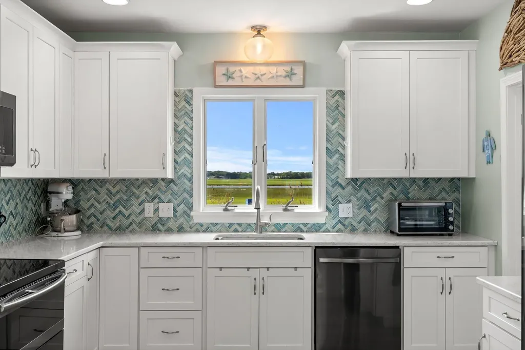 527 Ocean Boulevard Hampton NH 03842-3701