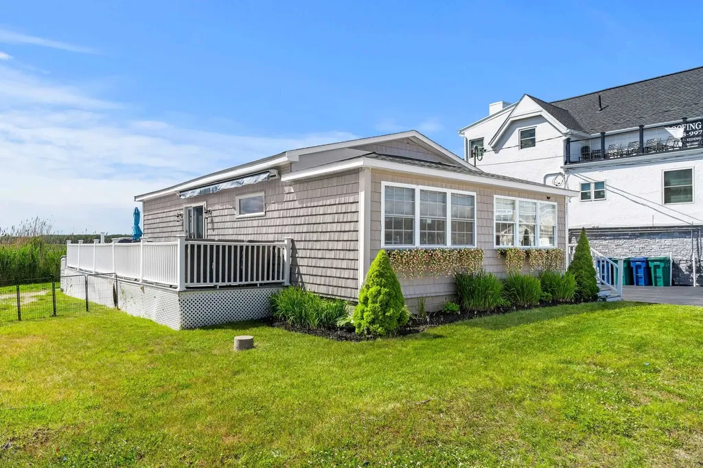 527 Ocean Boulevard Hampton NH 03842-3701