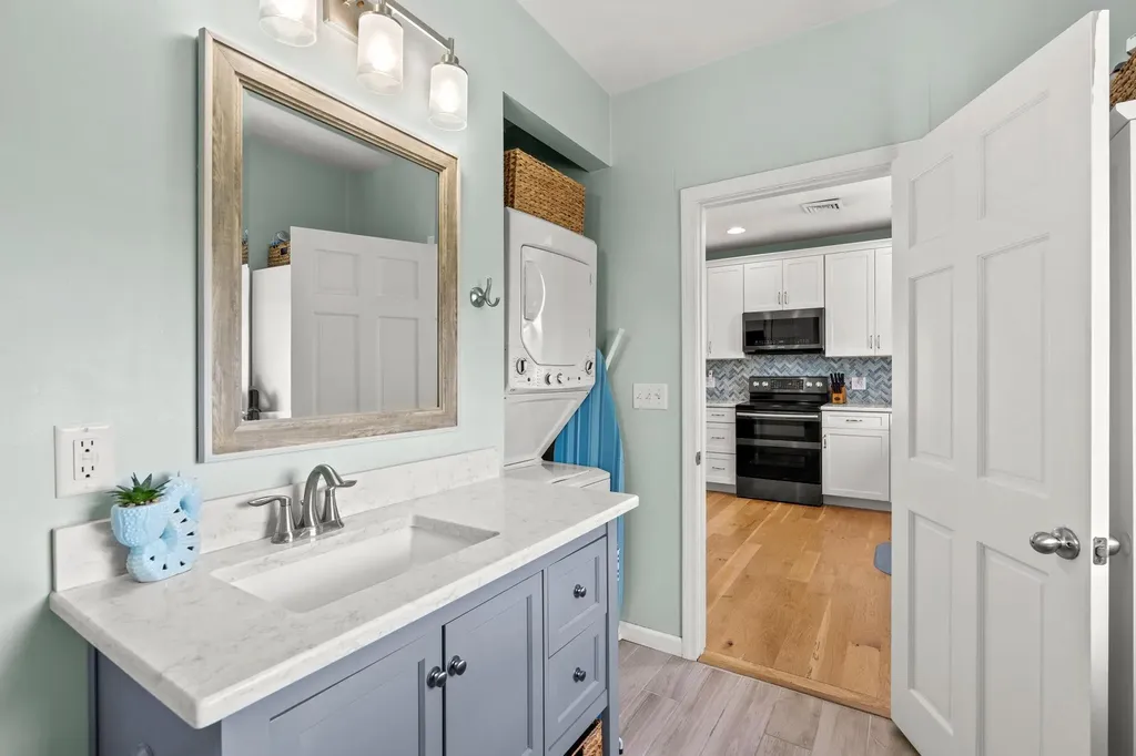 527 Ocean Boulevard Hampton NH 03842-3701