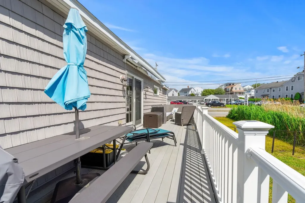 527 Ocean Boulevard Hampton NH 03842-3701