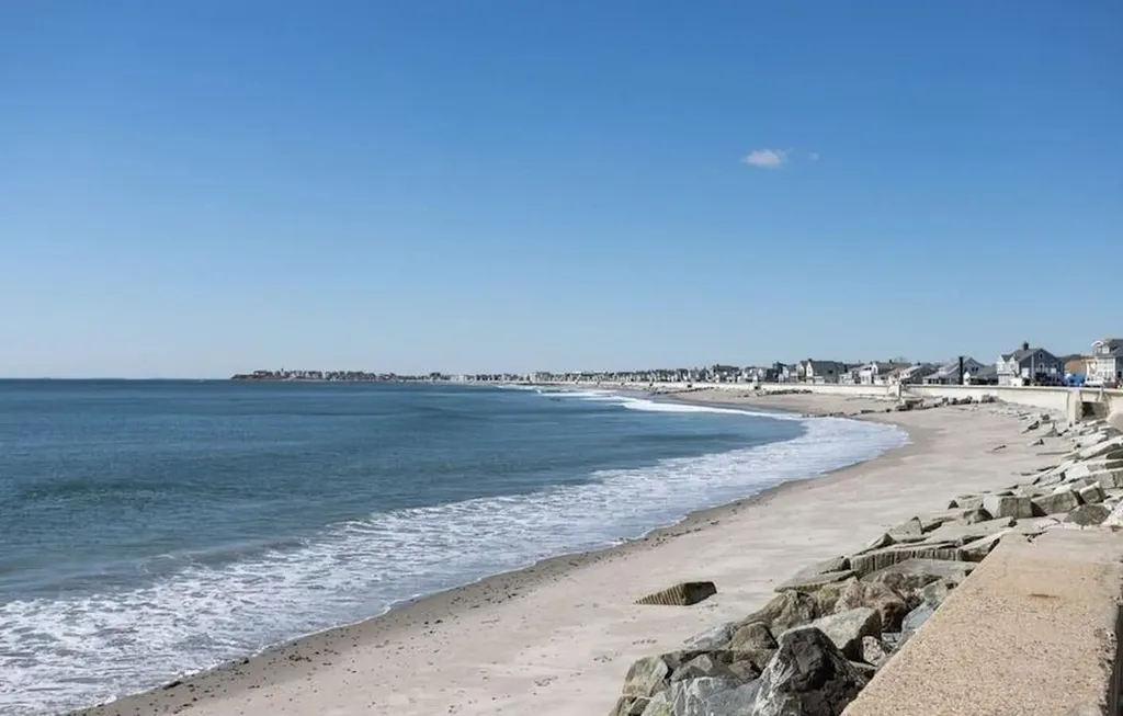 527 Ocean Boulevard Hampton NH 03842-3701