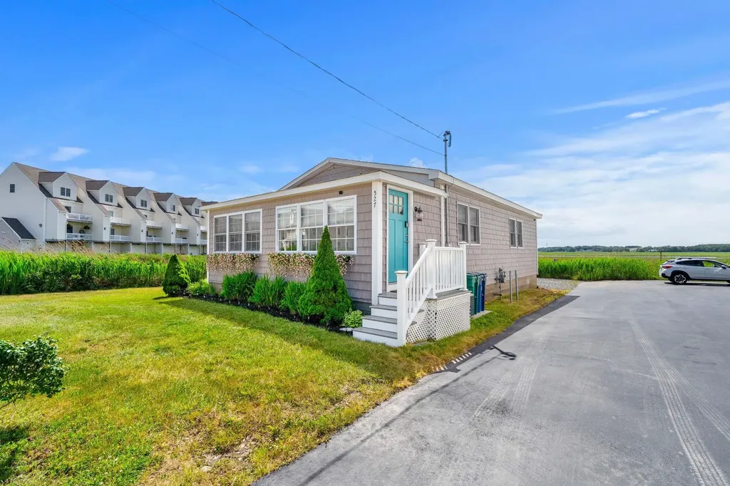527 Ocean Boulevard Hampton NH 03842-3701