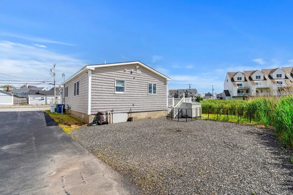 527 Ocean Boulevard Hampton NH 03842-3701