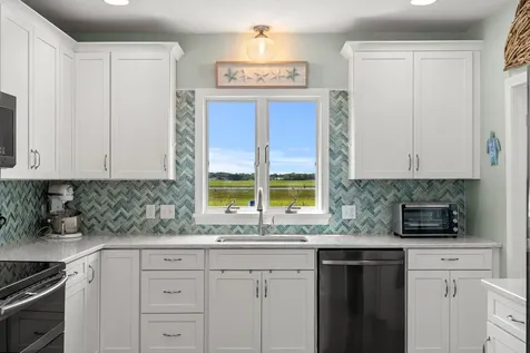527 Ocean Boulevard Hampton NH 03842-3701