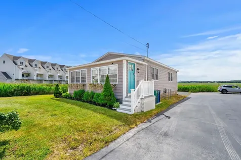 527 Ocean Boulevard Hampton NH 03842-3701
