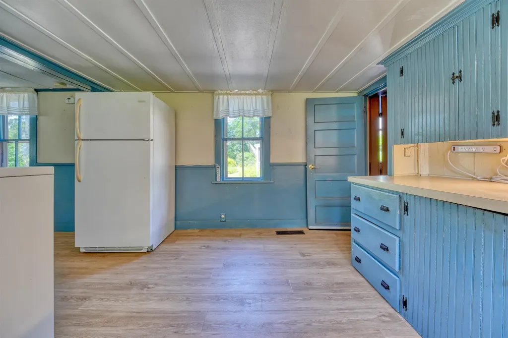 8 Meadowlark Lane Andover NH 03216