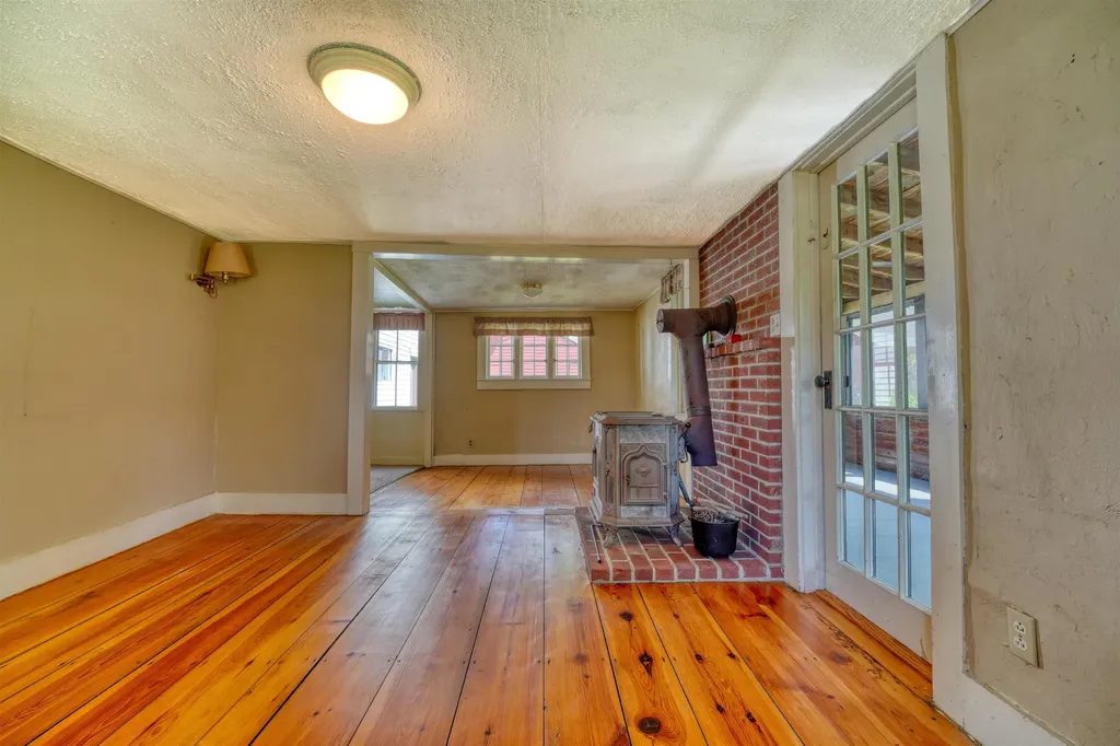 8 Meadowlark Lane Andover NH 03216