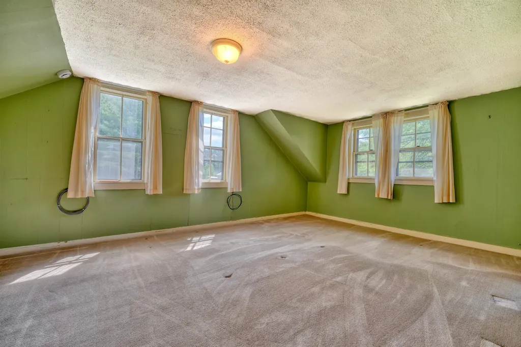 8 Meadowlark Lane Andover NH 03216