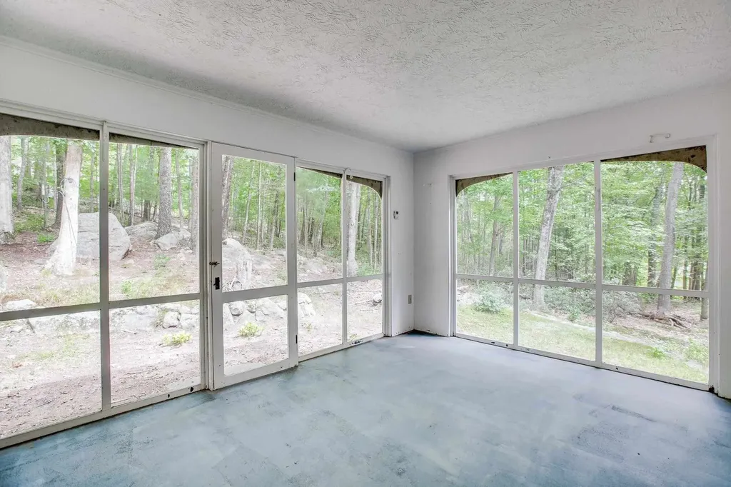 27 Buttonwood Road Bedford NH 03110