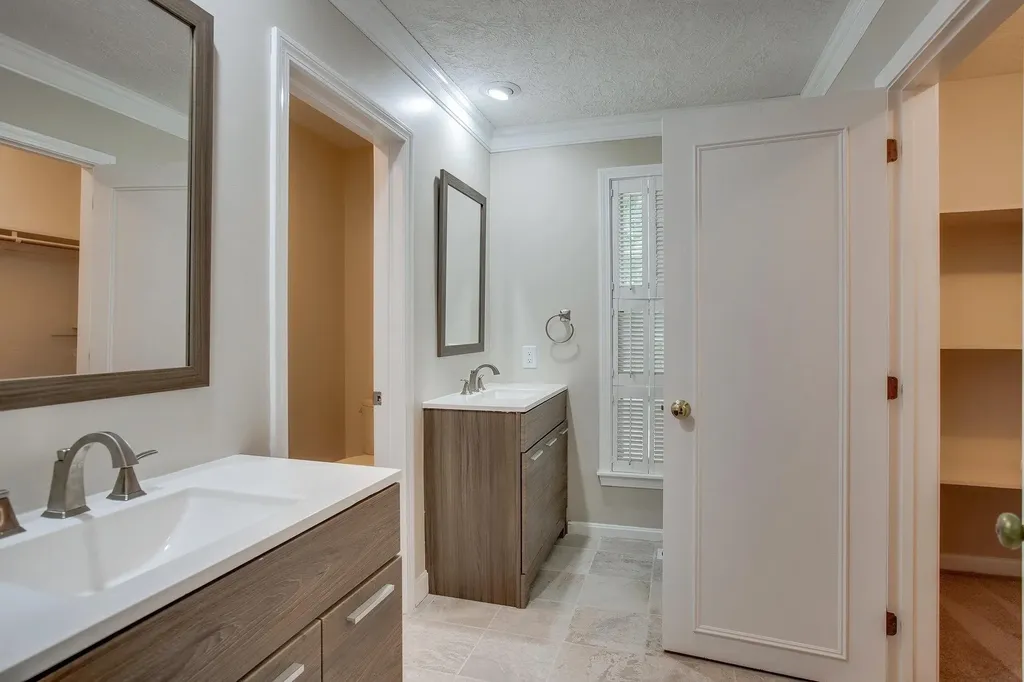 27 Buttonwood Road Bedford NH 03110