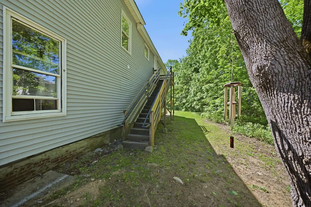 35 South Street Claremont NH 03743
