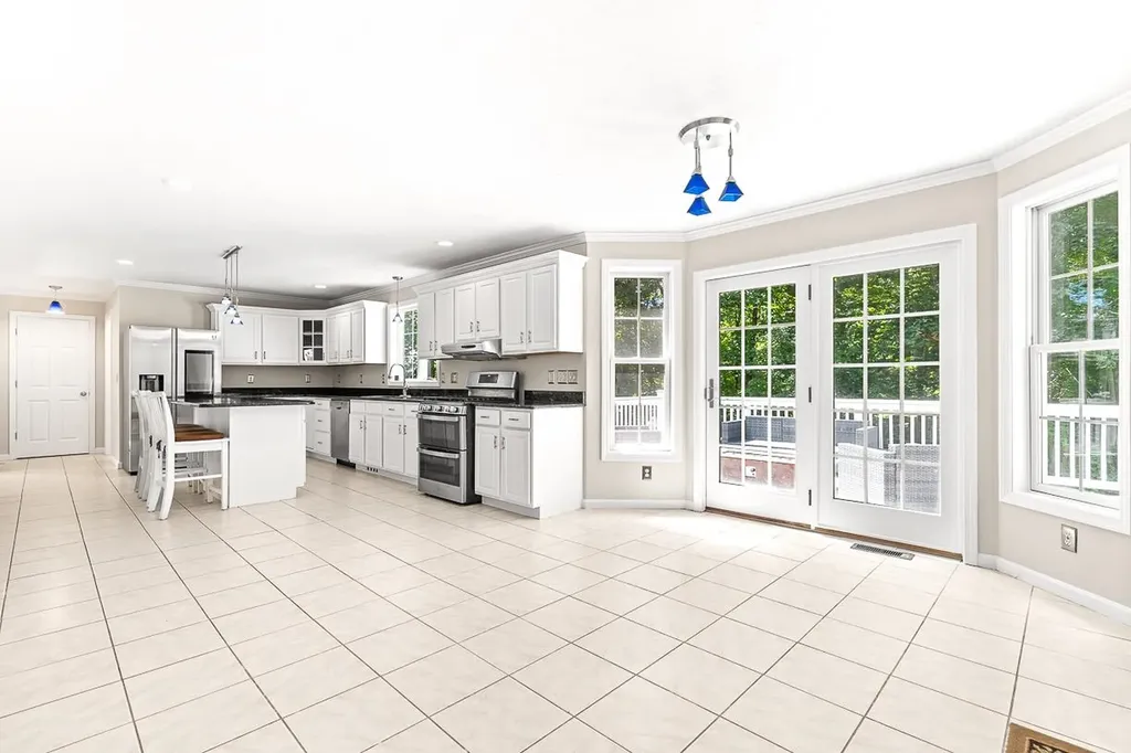 105 Wyndridge Circle Pelham NH 03076