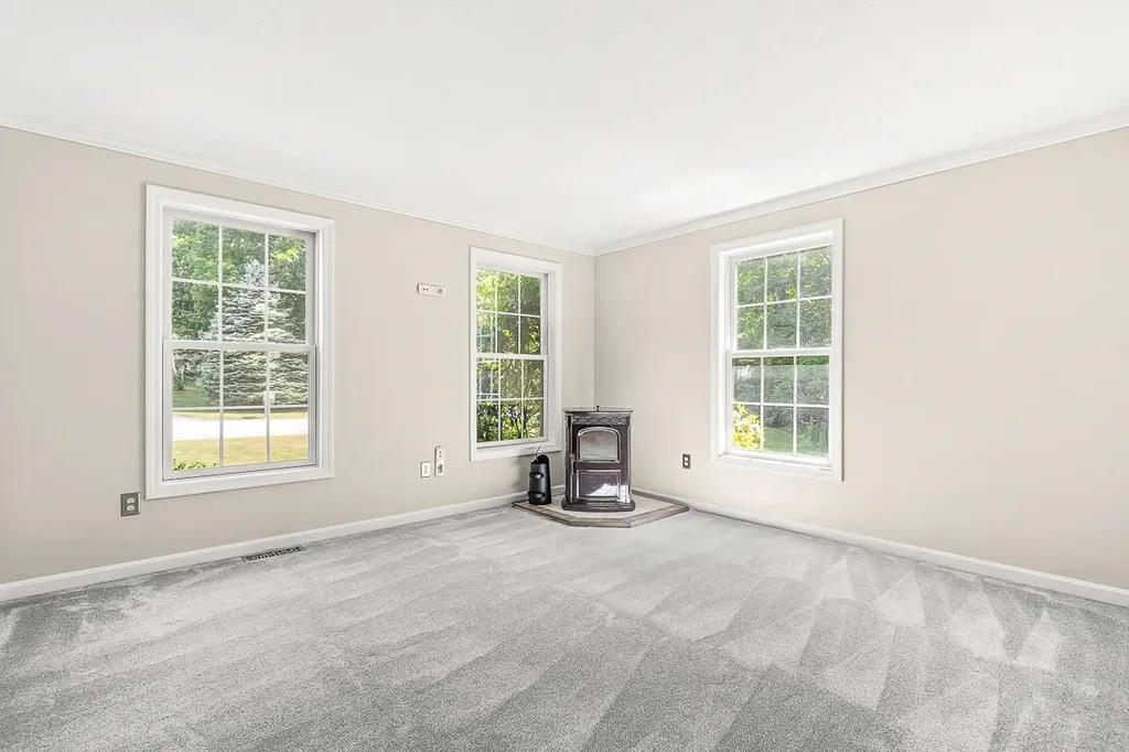 105 Wyndridge Circle Pelham NH 03076