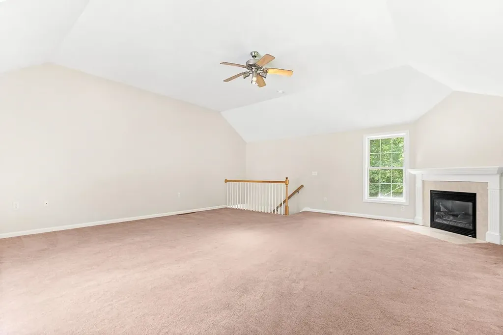 105 Wyndridge Circle Pelham NH 03076