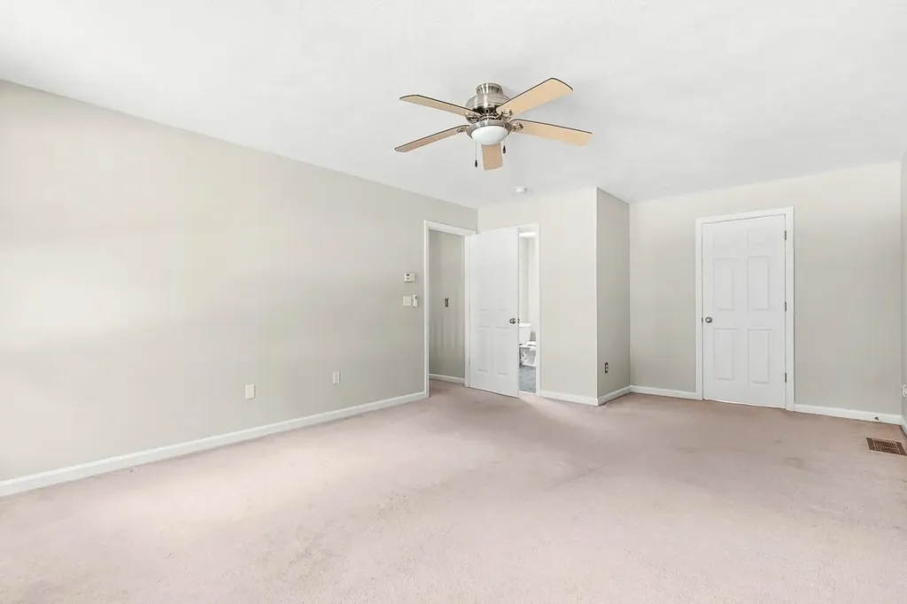 105 Wyndridge Circle Pelham NH 03076