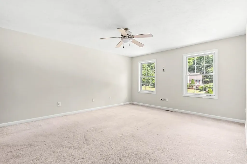 105 Wyndridge Circle Pelham NH 03076