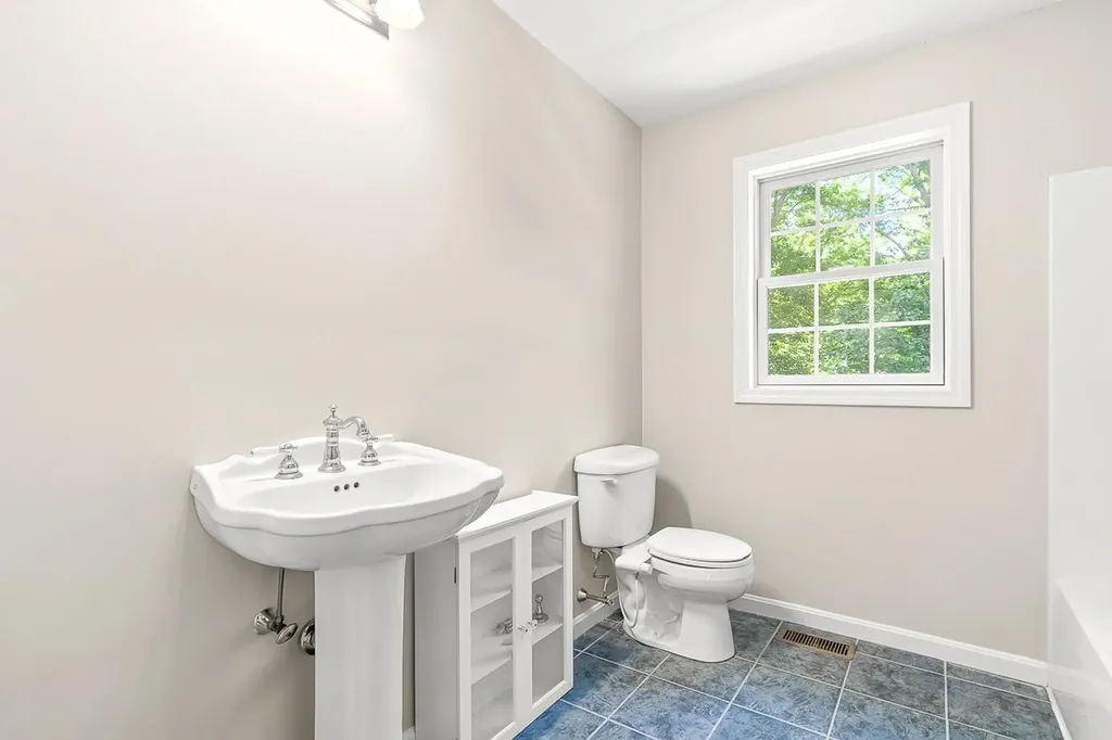 105 Wyndridge Circle Pelham NH 03076