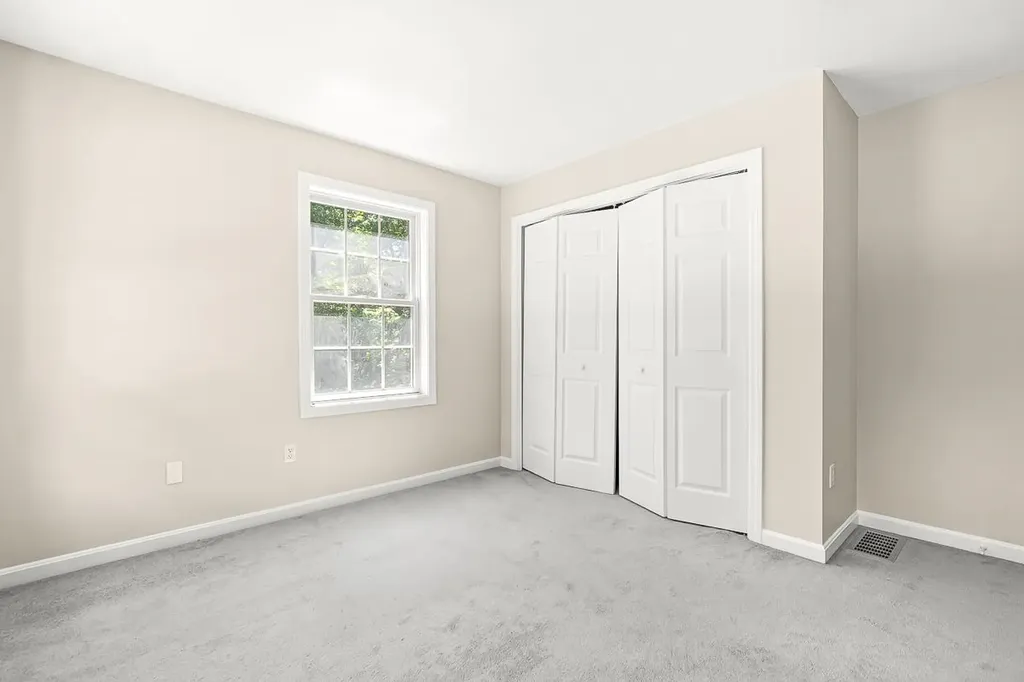 105 Wyndridge Circle Pelham NH 03076