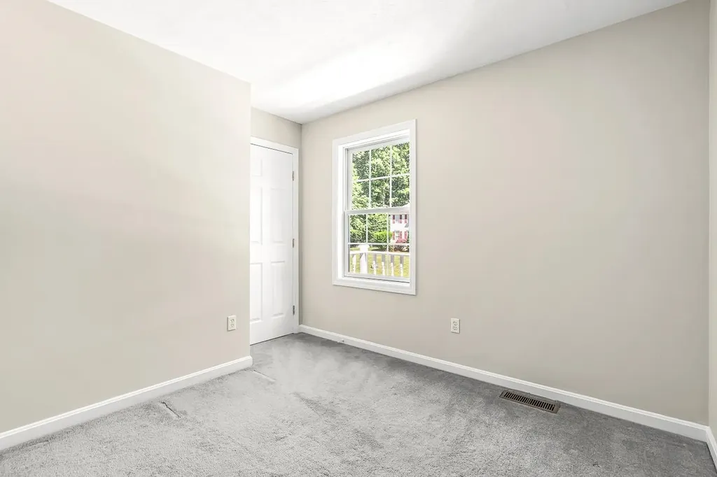 105 Wyndridge Circle Pelham NH 03076