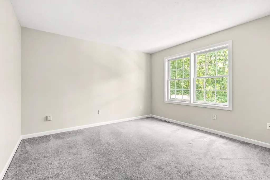 105 Wyndridge Circle Pelham NH 03076