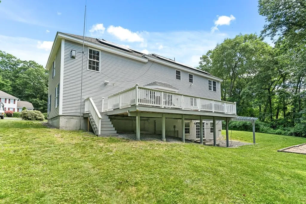 105 Wyndridge Circle Pelham NH 03076