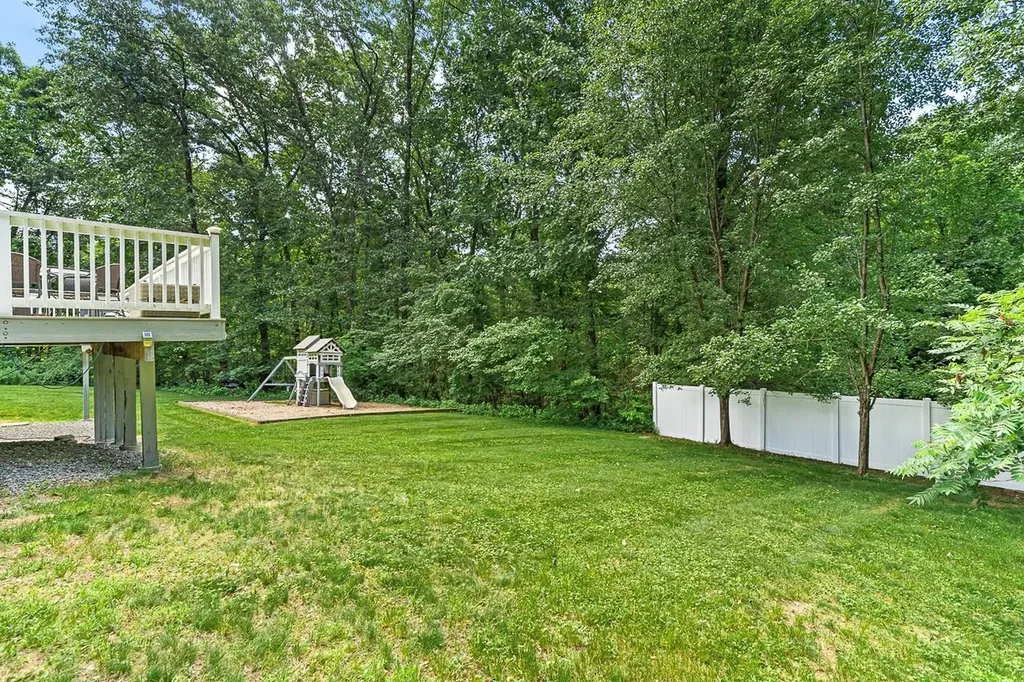 105 Wyndridge Circle Pelham NH 03076