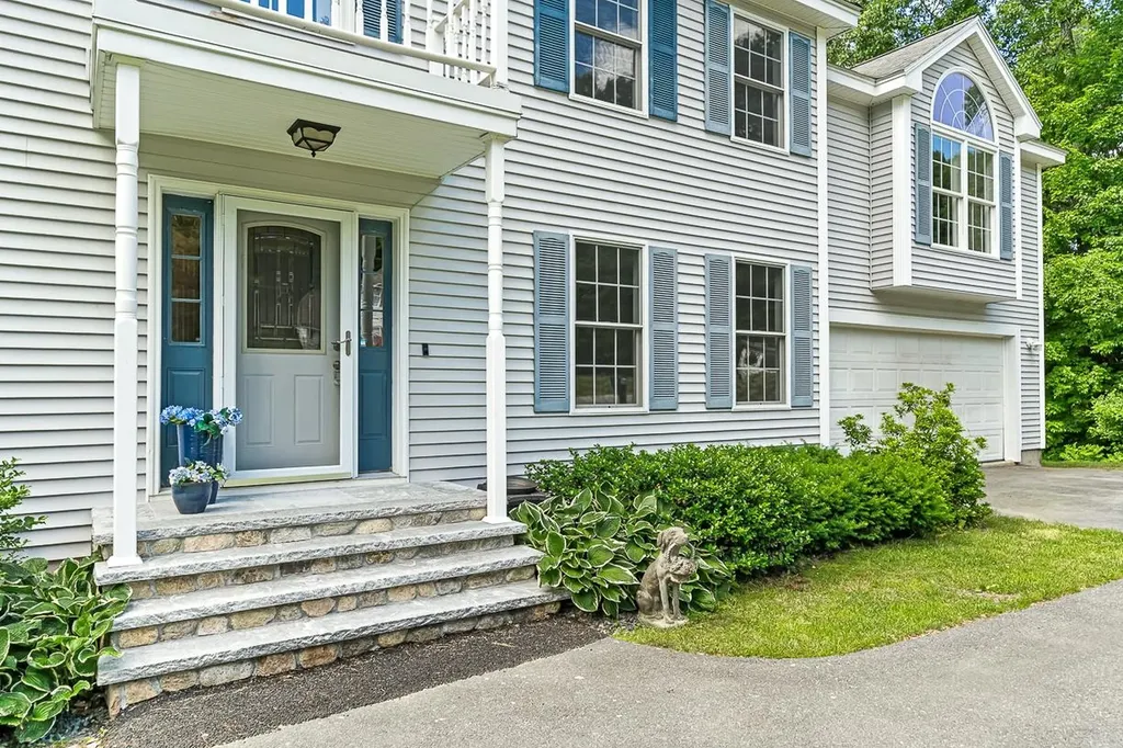 105 Wyndridge Circle Pelham NH 03076