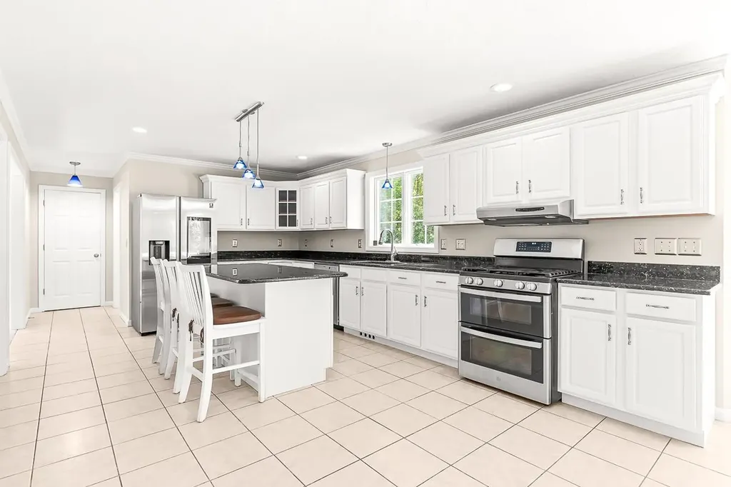 105 Wyndridge Circle Pelham NH 03076