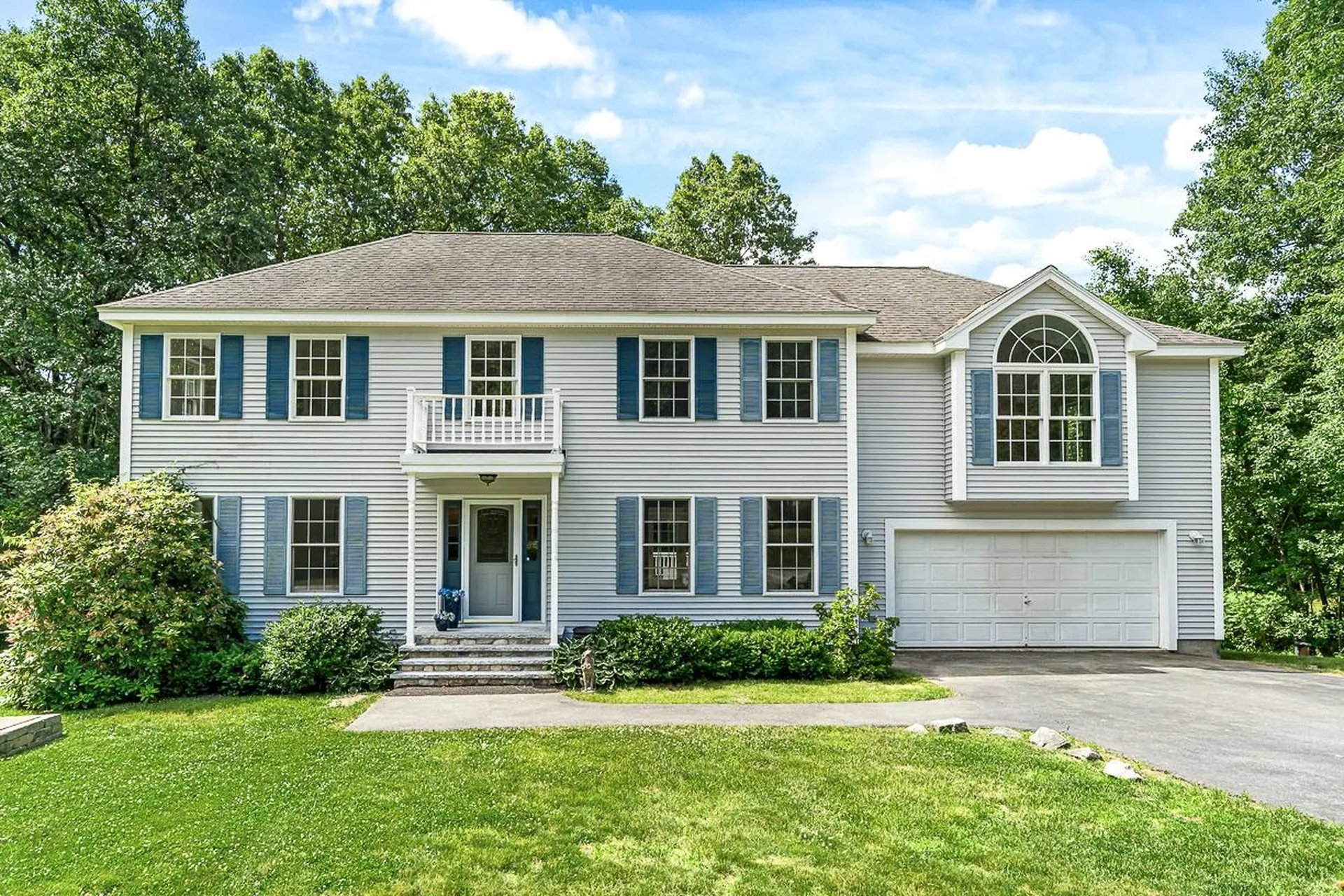 105 Wyndridge Circle Pelham NH 03076