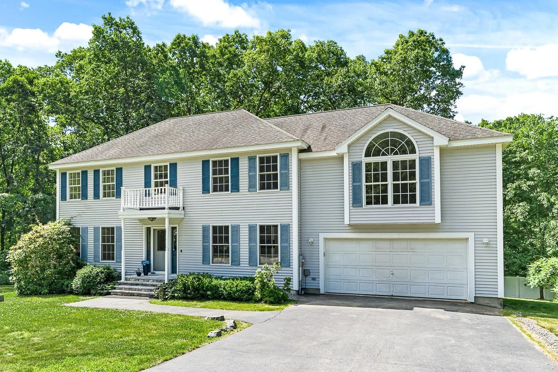 105 Wyndridge Circle Pelham NH 03076