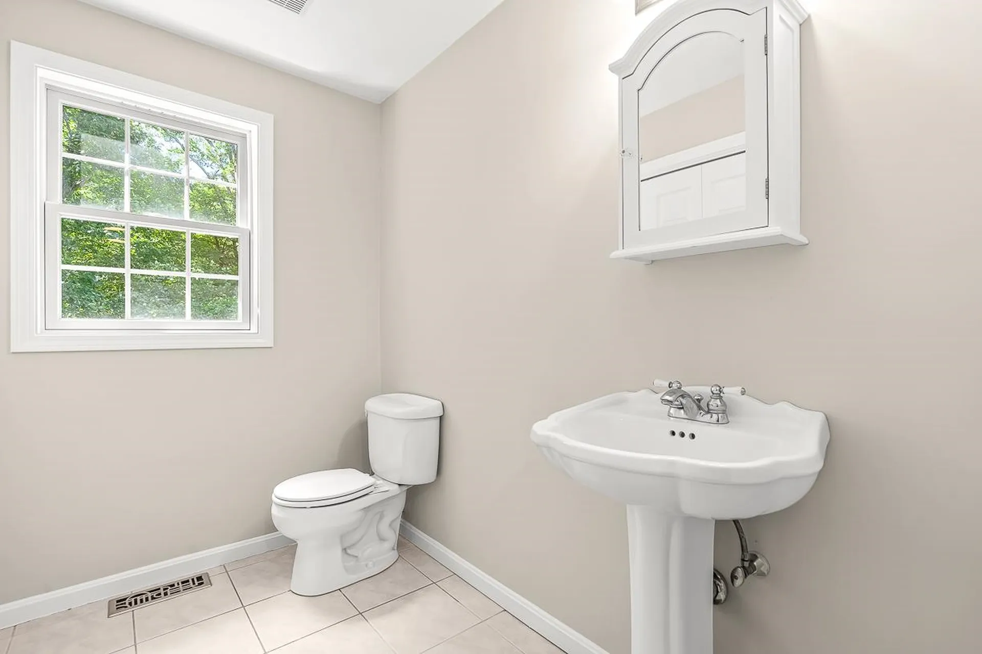 105 Wyndridge Circle Pelham NH 03076