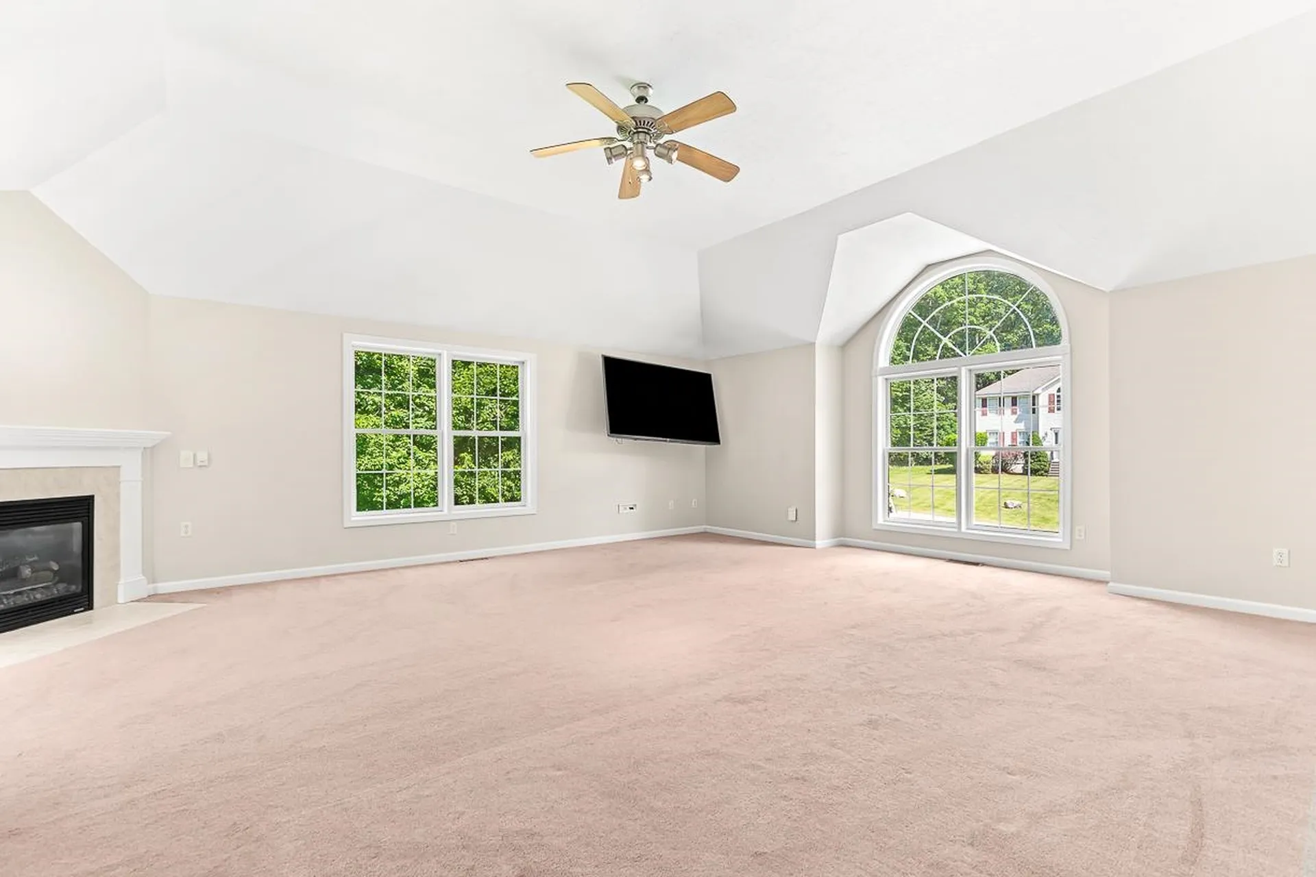 105 Wyndridge Circle Pelham NH 03076