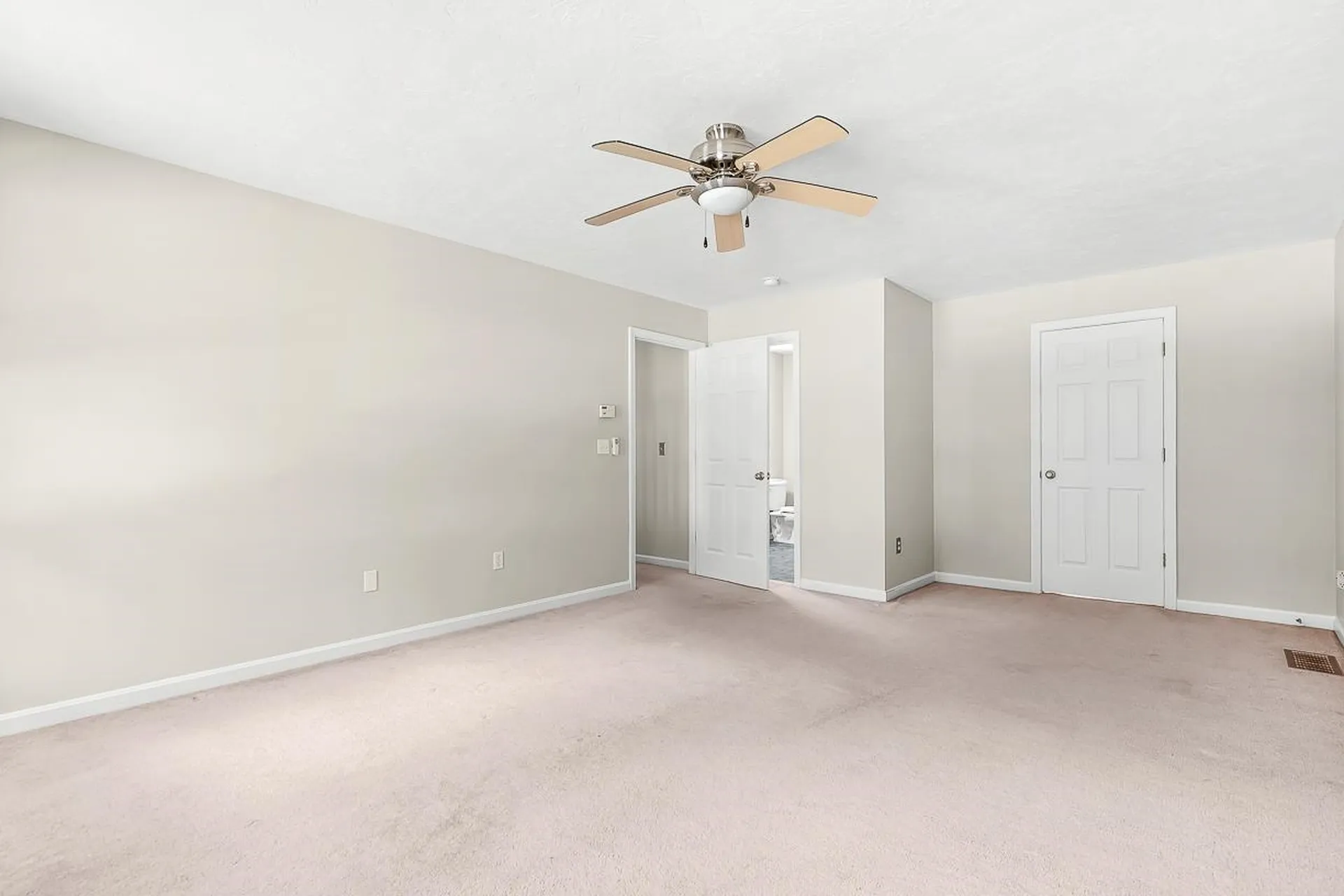 105 Wyndridge Circle Pelham NH 03076