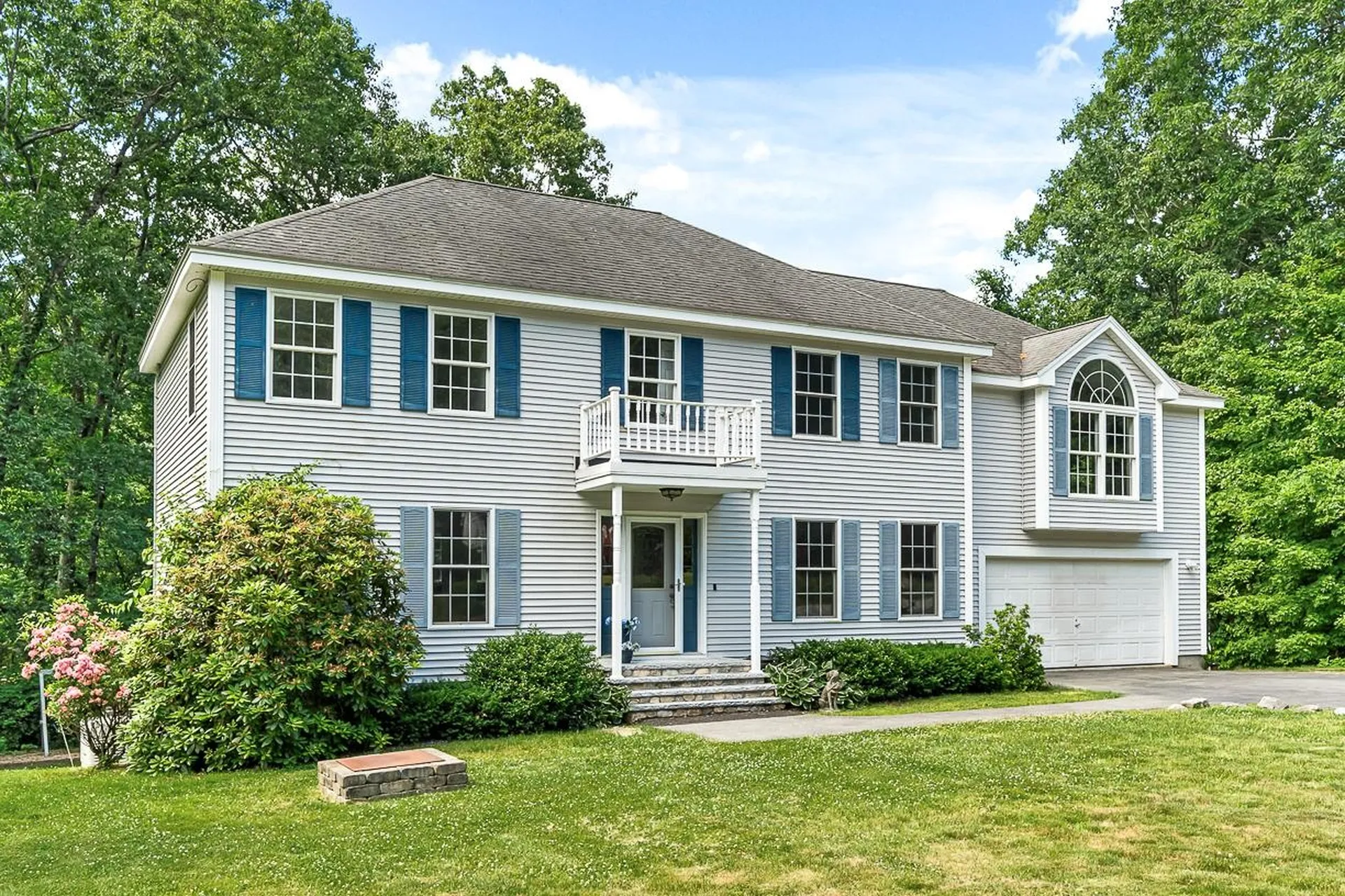 105 Wyndridge Circle Pelham NH 03076